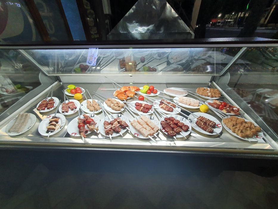 Витрина холодильник сотилади