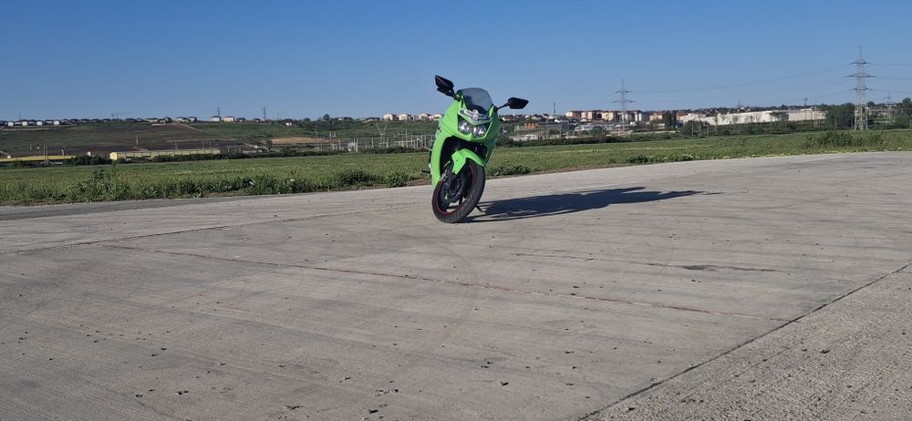 Se vinde kawasaki ninja250 r injecție  an 2010 acte de anglia