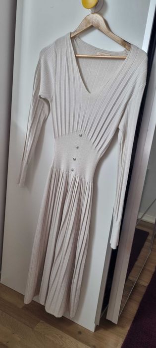 Vand rochie crem de zi, noua, eleganta!