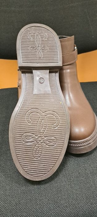 Тъмно кафяви боти!