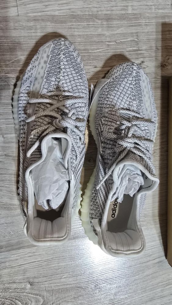 Yeezy Boost 350 v2 - НОВИ