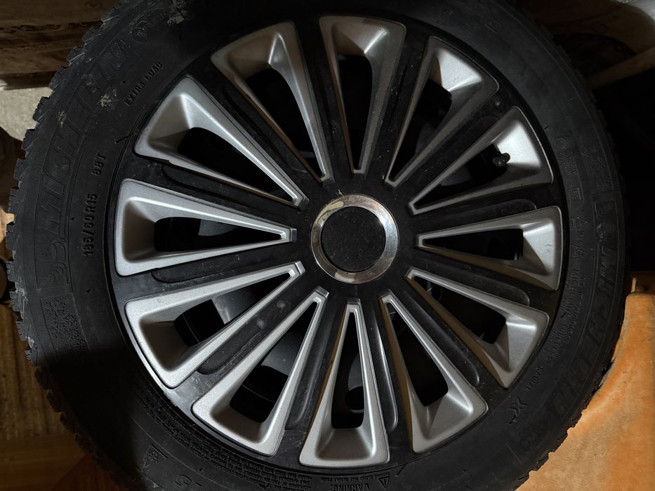 Anvelope iarna Michelin 185/60/R15 + jante tabla
