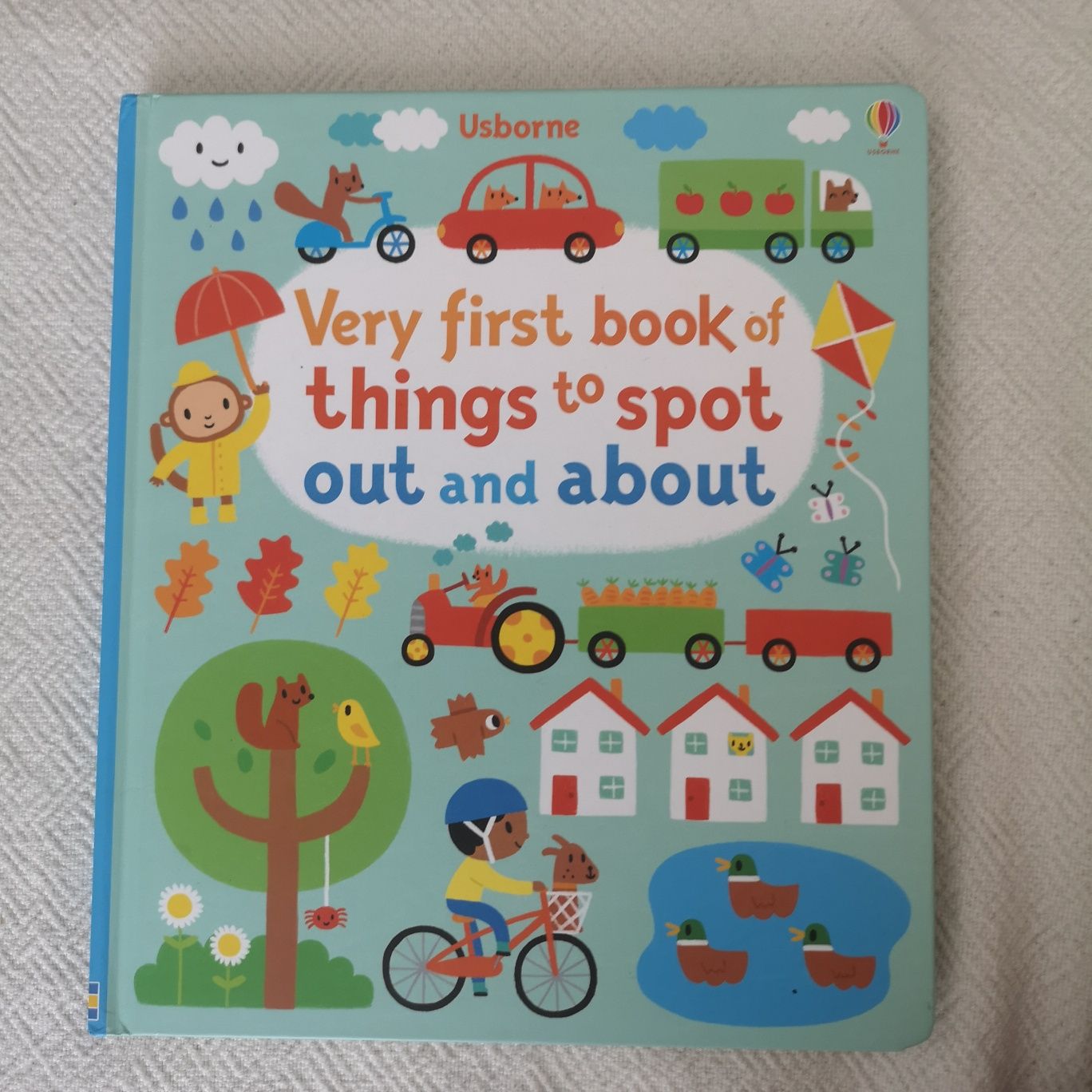Carte Usborne Very first book of things to spot out and about