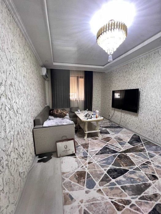 Срочно продается квартира цокольный этаж с окнами,Чиланзар-13.