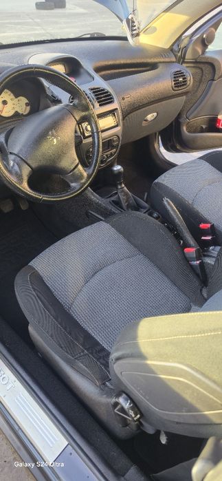 Vând Peugeot 206 cc