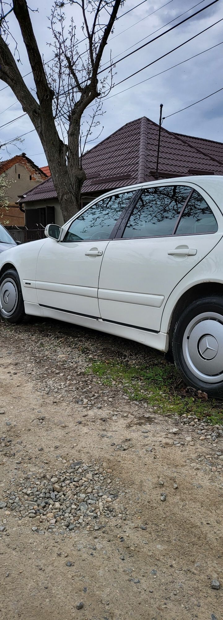 Vând capace Mercedes-Benz