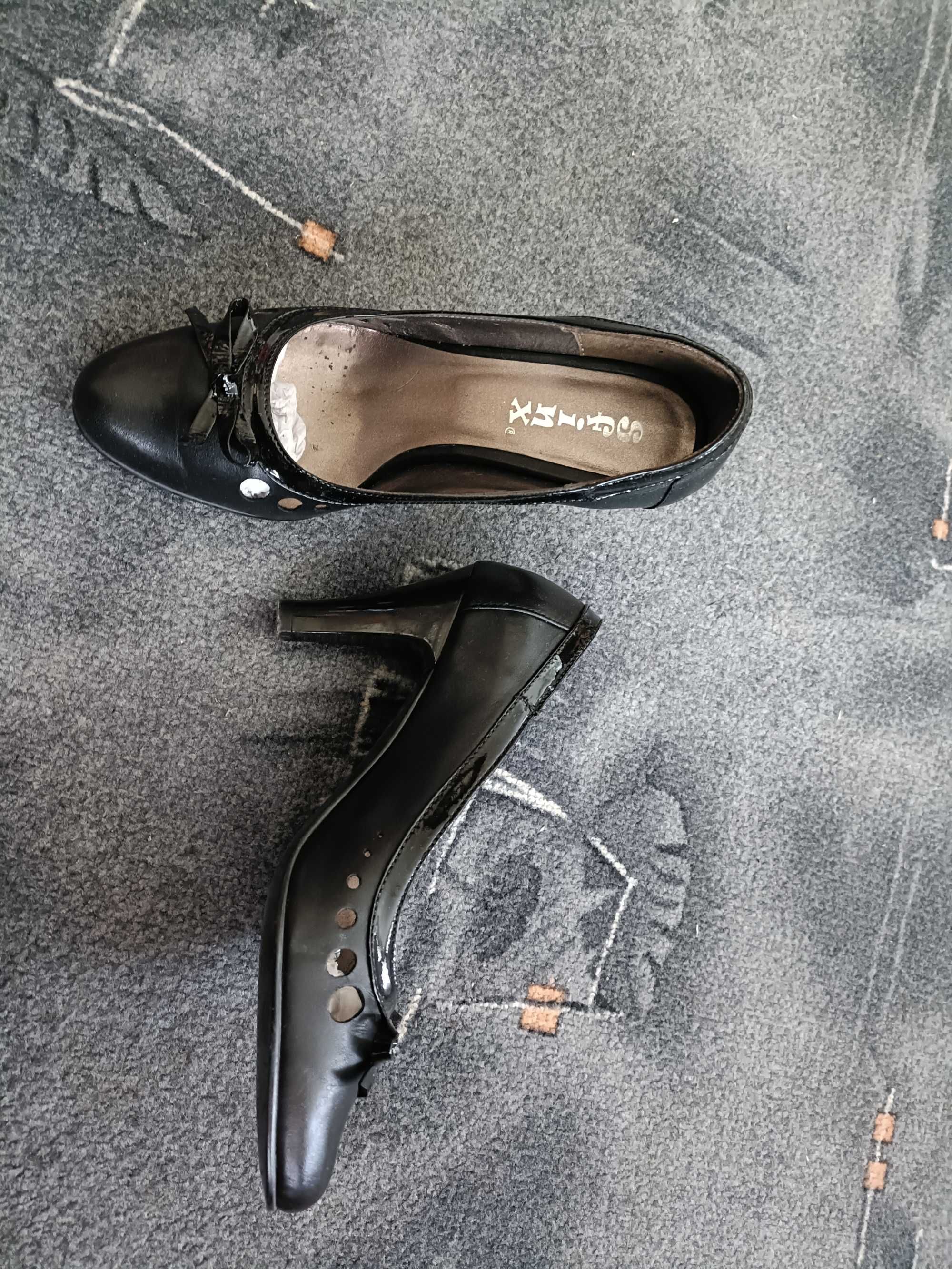 Vând pantofi piele