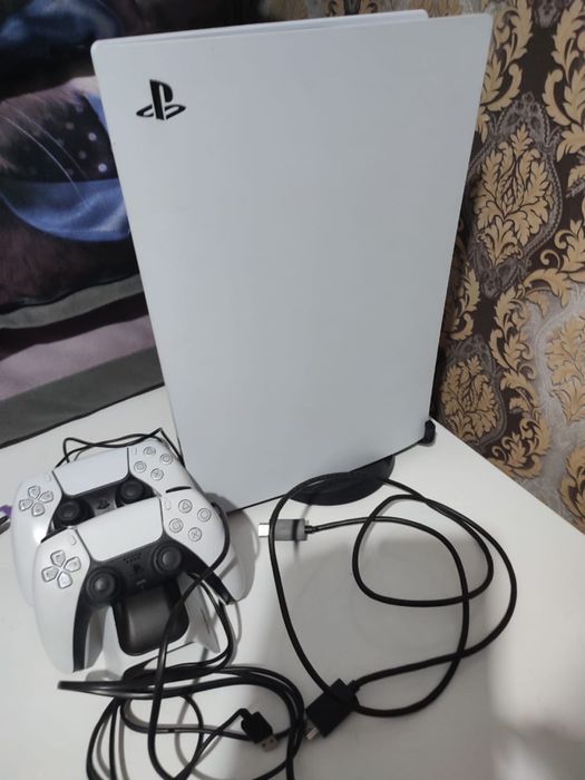 Игровая приставка PlayStation 5 + FC25 + MK11 + GTA5 + UFC4 +зарядная