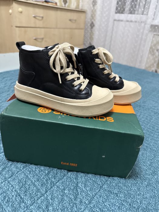 Обувь детская, отличного качество.