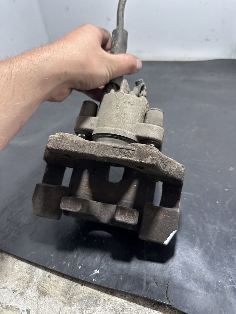Etrier frana stanga spate BMW Seria 5 E60 E61 525d 177cp 2.5diesel M57