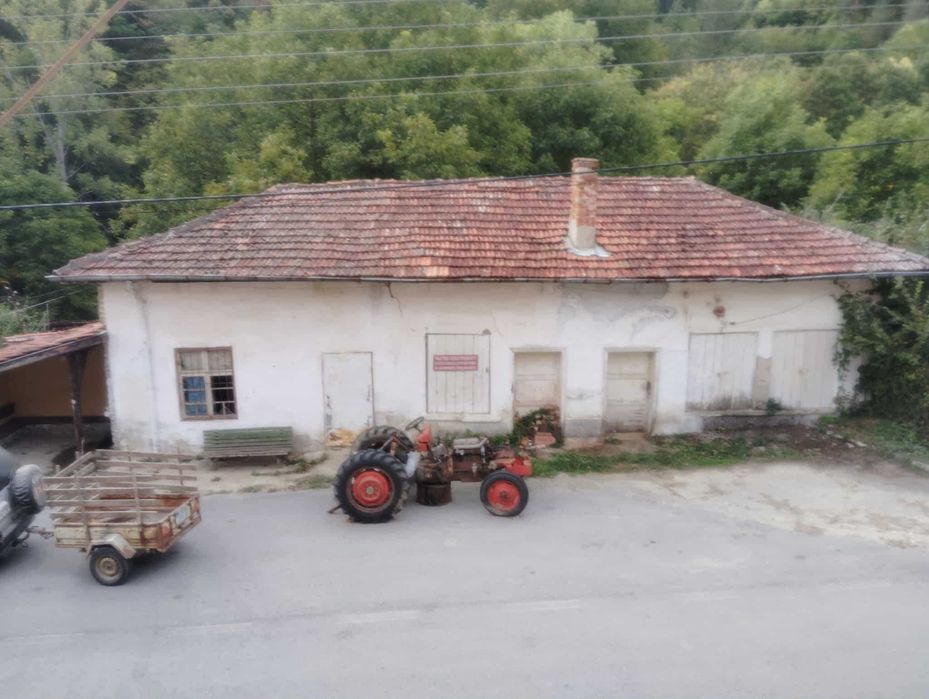 Склад в село Кадровица