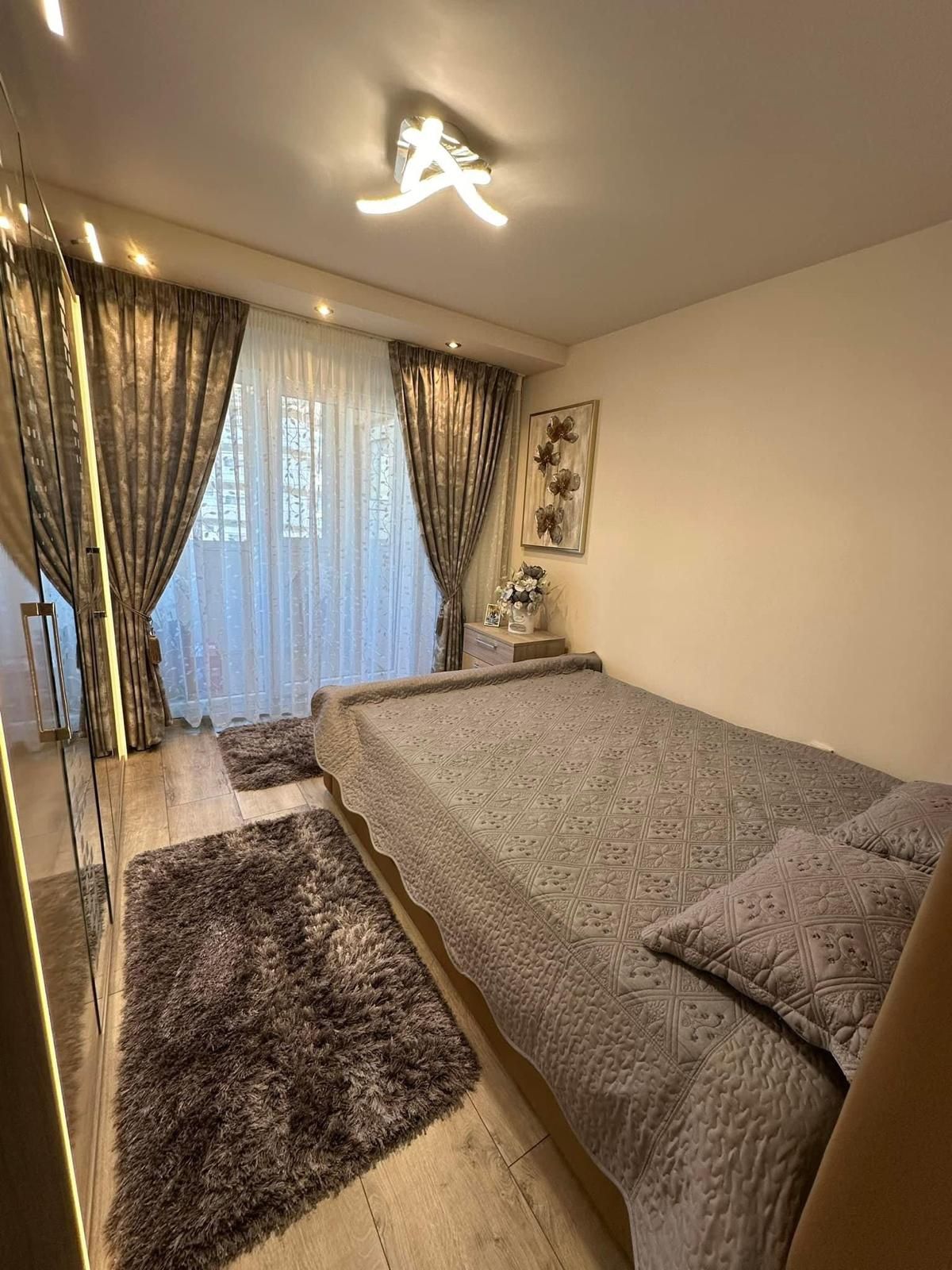 PF vând apartament cu trei camere Florești