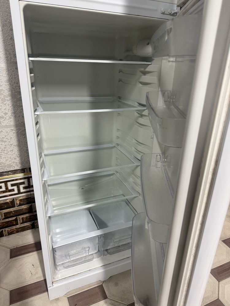 Холодильник Indesit