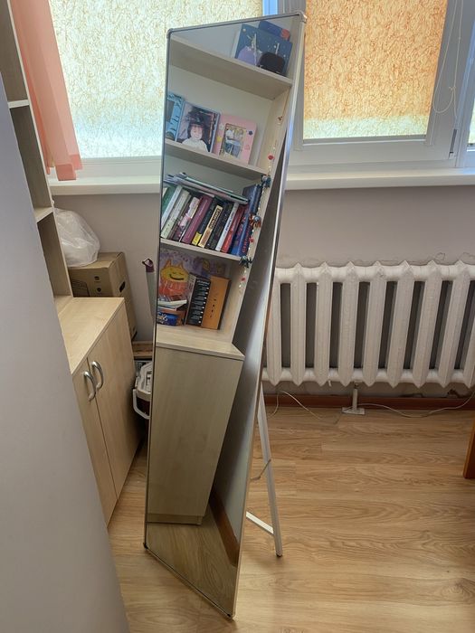 В продаже зеркало и кольцевая лампа, зеркало 170*25, все регулируется