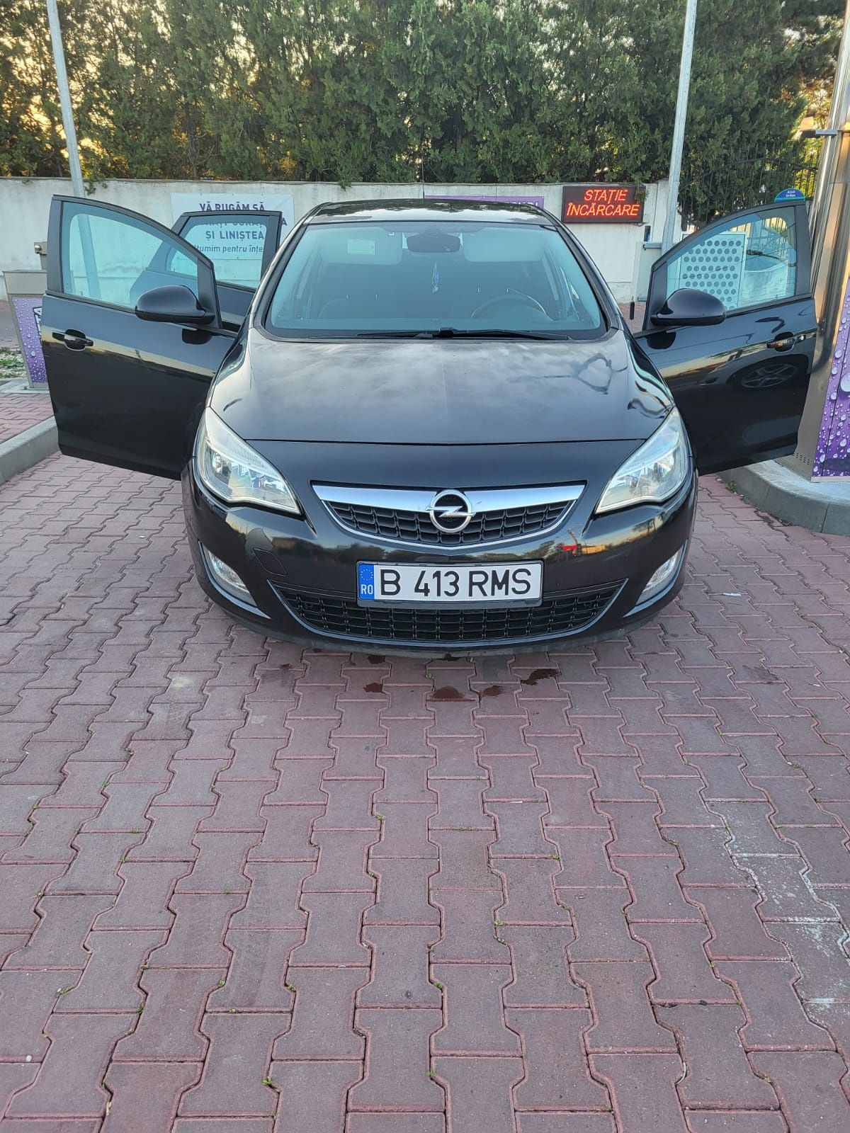 Vând opel astra j