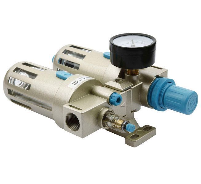 Сепаратор на вода и течности с регулатор на налягането 1/2 p-620