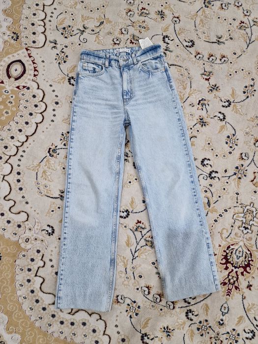 Стильное джинсовые брюки от бронды ZARA.