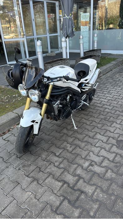 Motocicleta Triumph speed triple 1050cmc