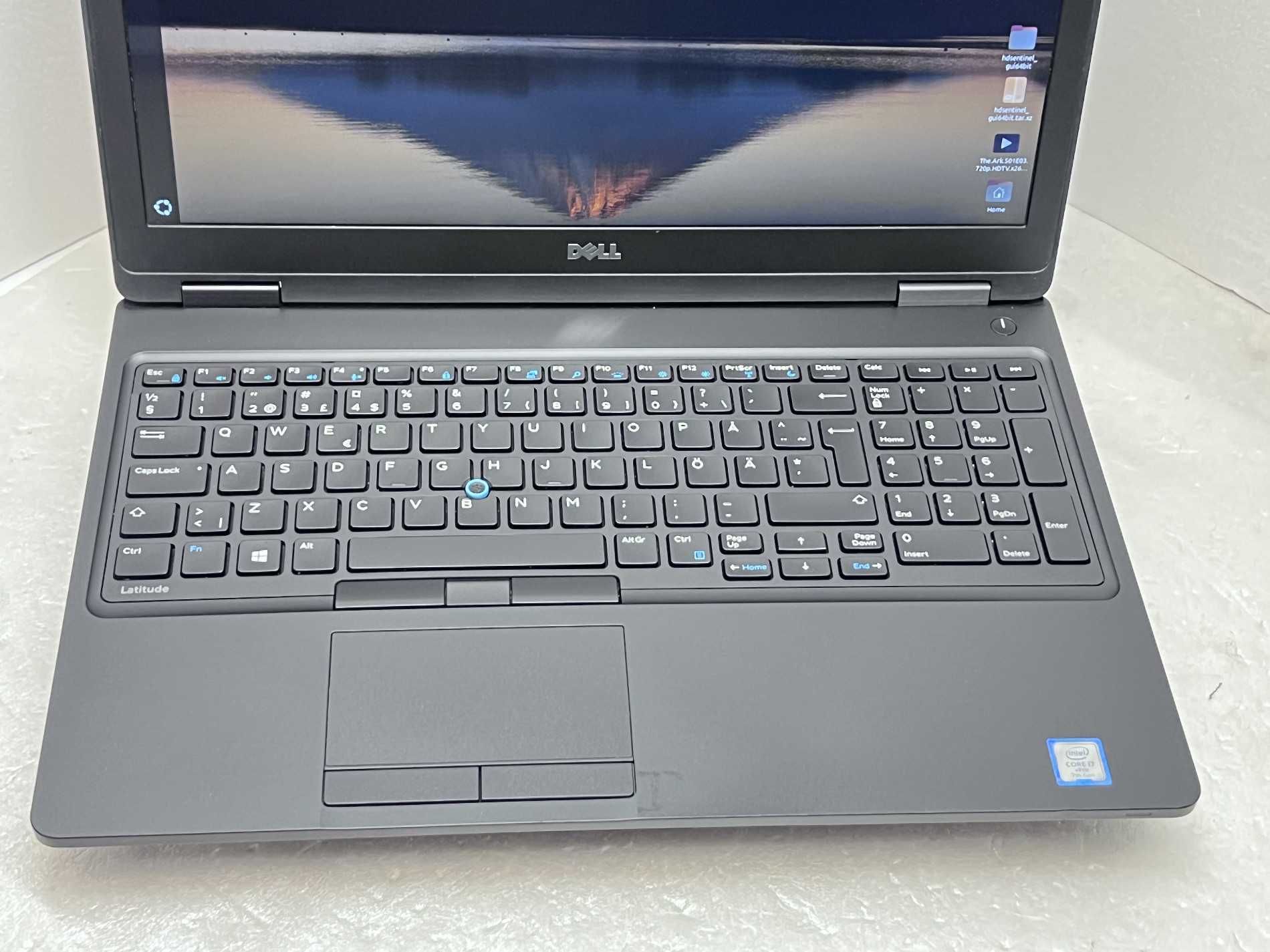 Dell Latitude 5580 15.6" i7-7820HQ 16GB 510GB/-> Отлично състояние