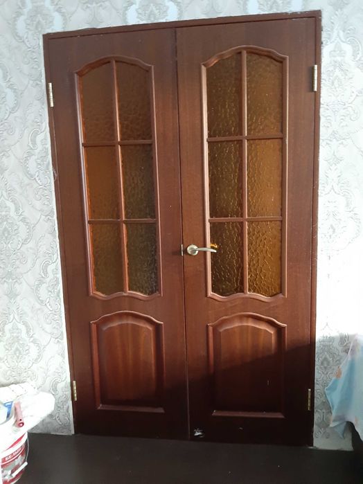 Продам  двери  и ламинат