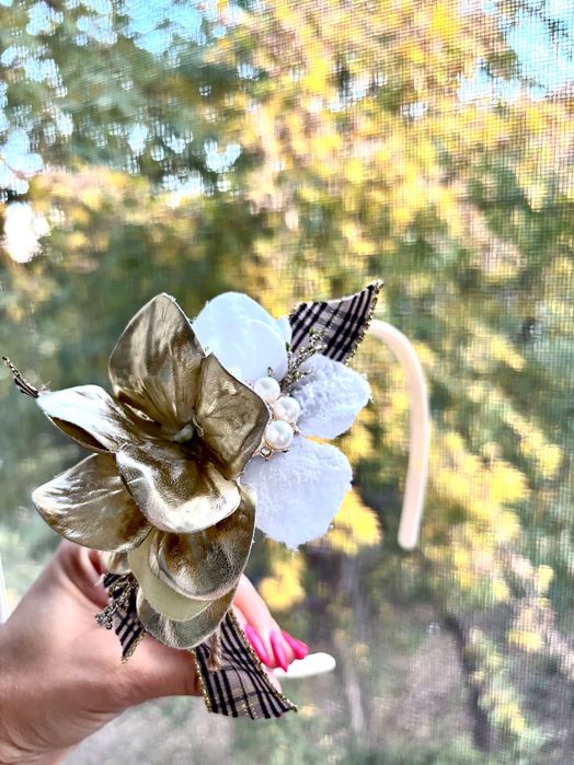 Диадема с цветя аксесоар за коса