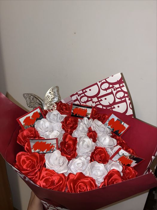 Vand buchet de flori din satin personalizat cu pozele dorite