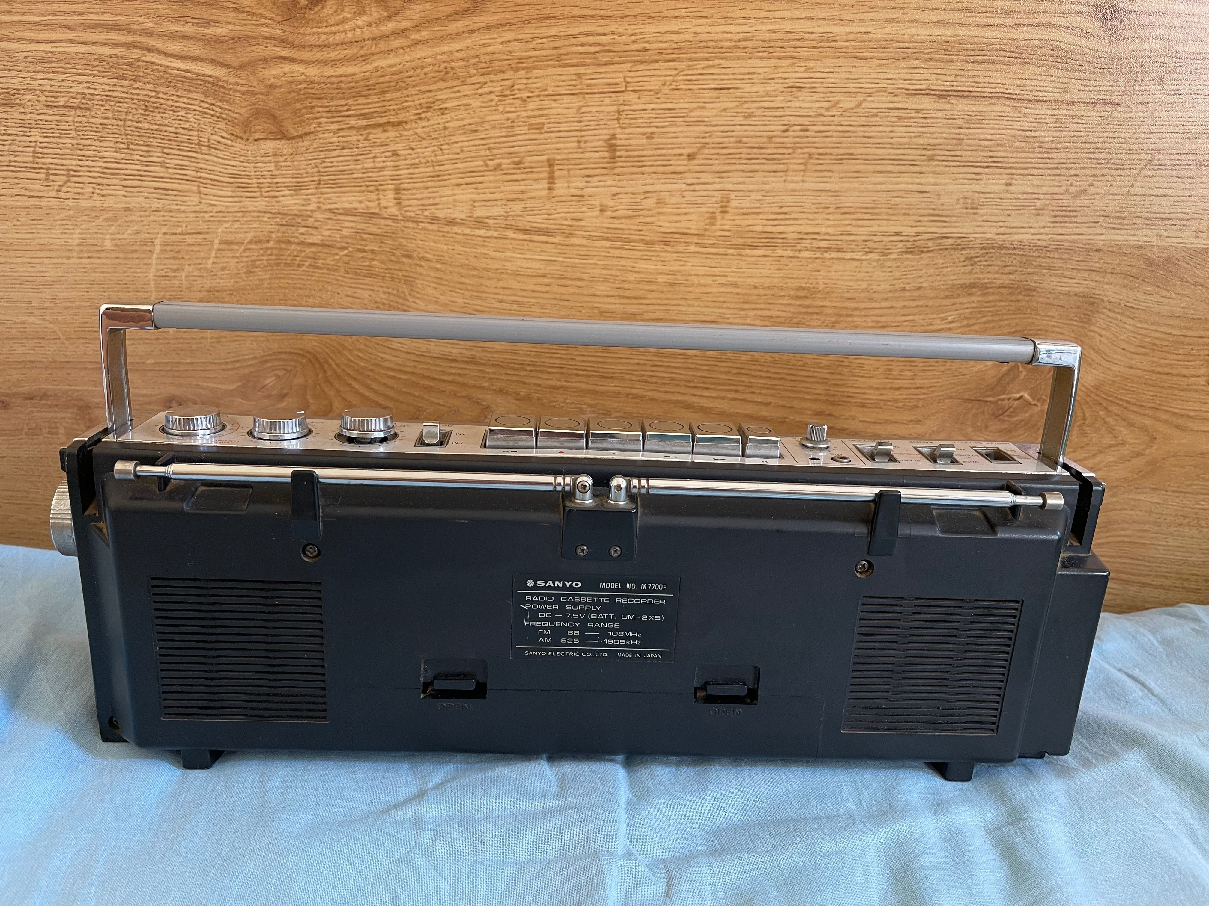 Sanyo M7700F Japan mini boombox