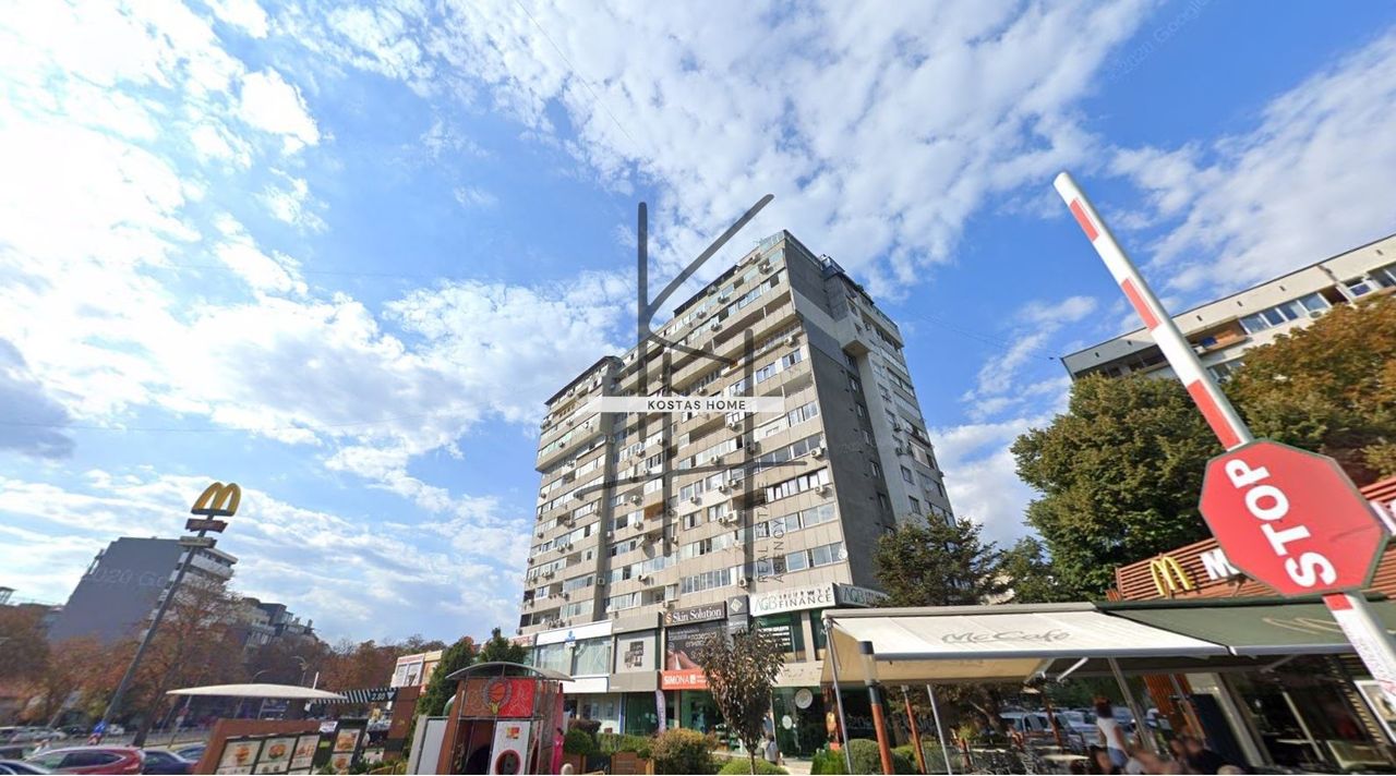 Продава се Двустаен апартамент в Варна, Център - 87 кв.м за 2414 €/кв.м - Снимка #1