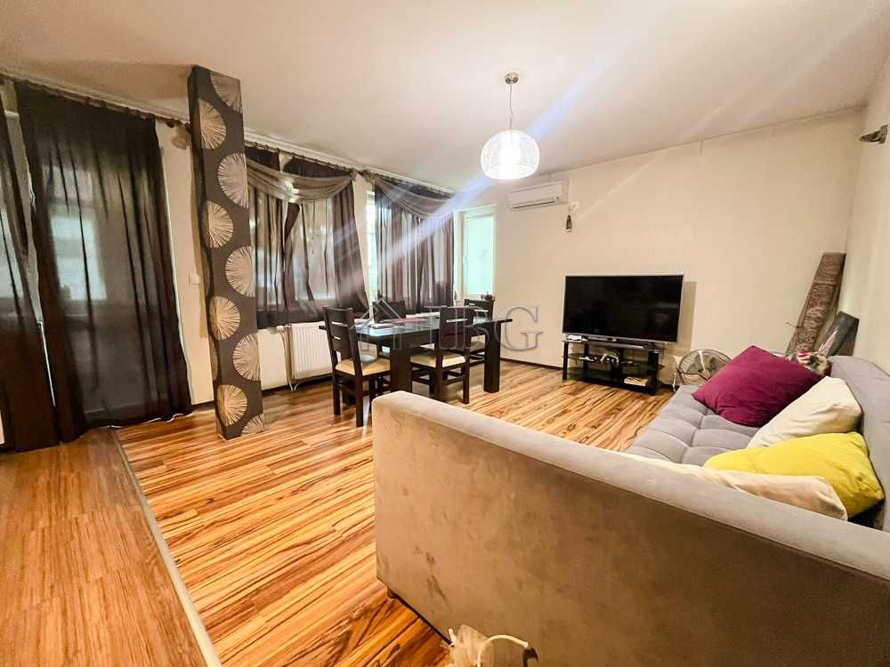 Продава се Къща в Русе, Басарбово - 270 кв.м за 1112 €/кв.м - Снимка #1
