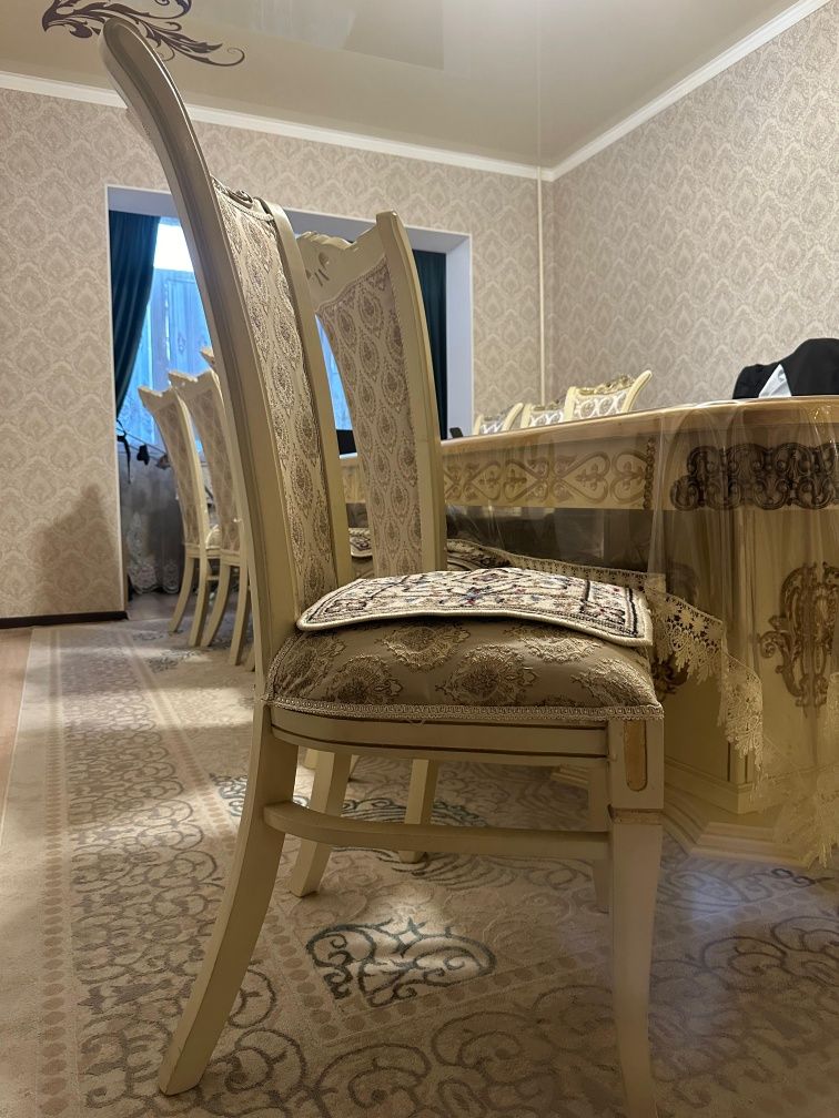 Продаётся стол стулья