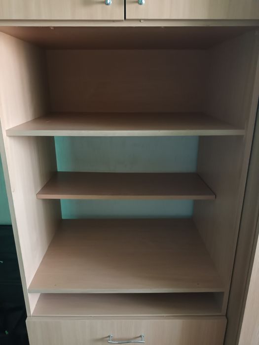 Dulap cu rafturi și sertare