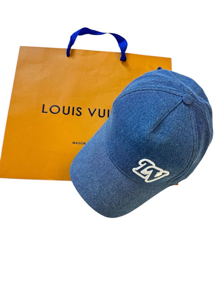 ПРОМО!Шапка с козирка Louis Vuitton