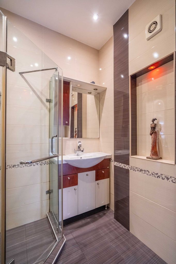 Дава се под наем Тристаен апартамент в София, Сердика - 90 кв.м за 830 € - Снимка #9