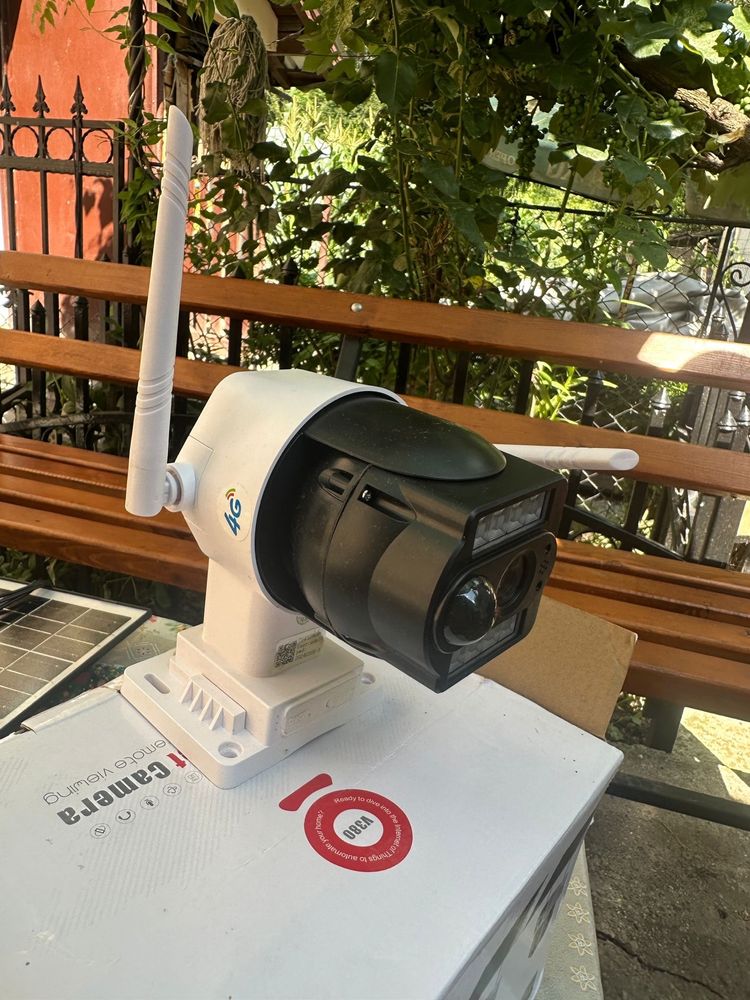 Vand camera supraveghere cu cartela si panou solar