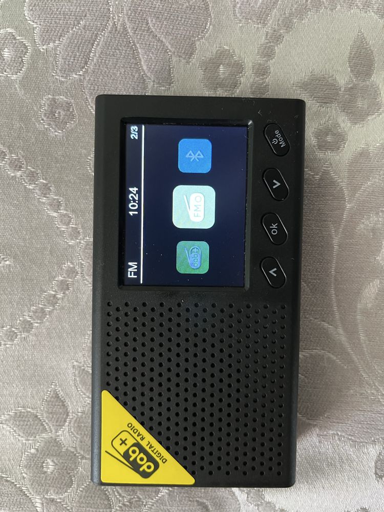 Продавам портативно цифрово радио DAB PC1