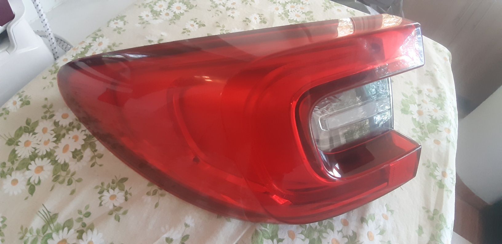 Lampă stânga stop frână  Renault Kadjar cu defect lumină frână