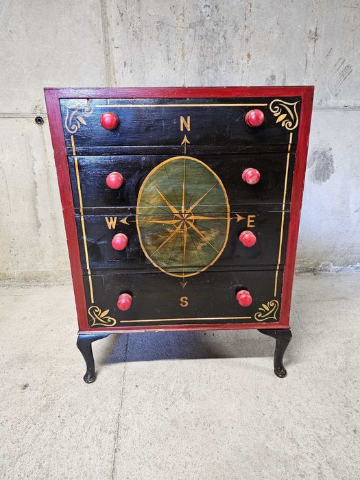 Уникален ръчно рисуван шкаф с морски мотиви