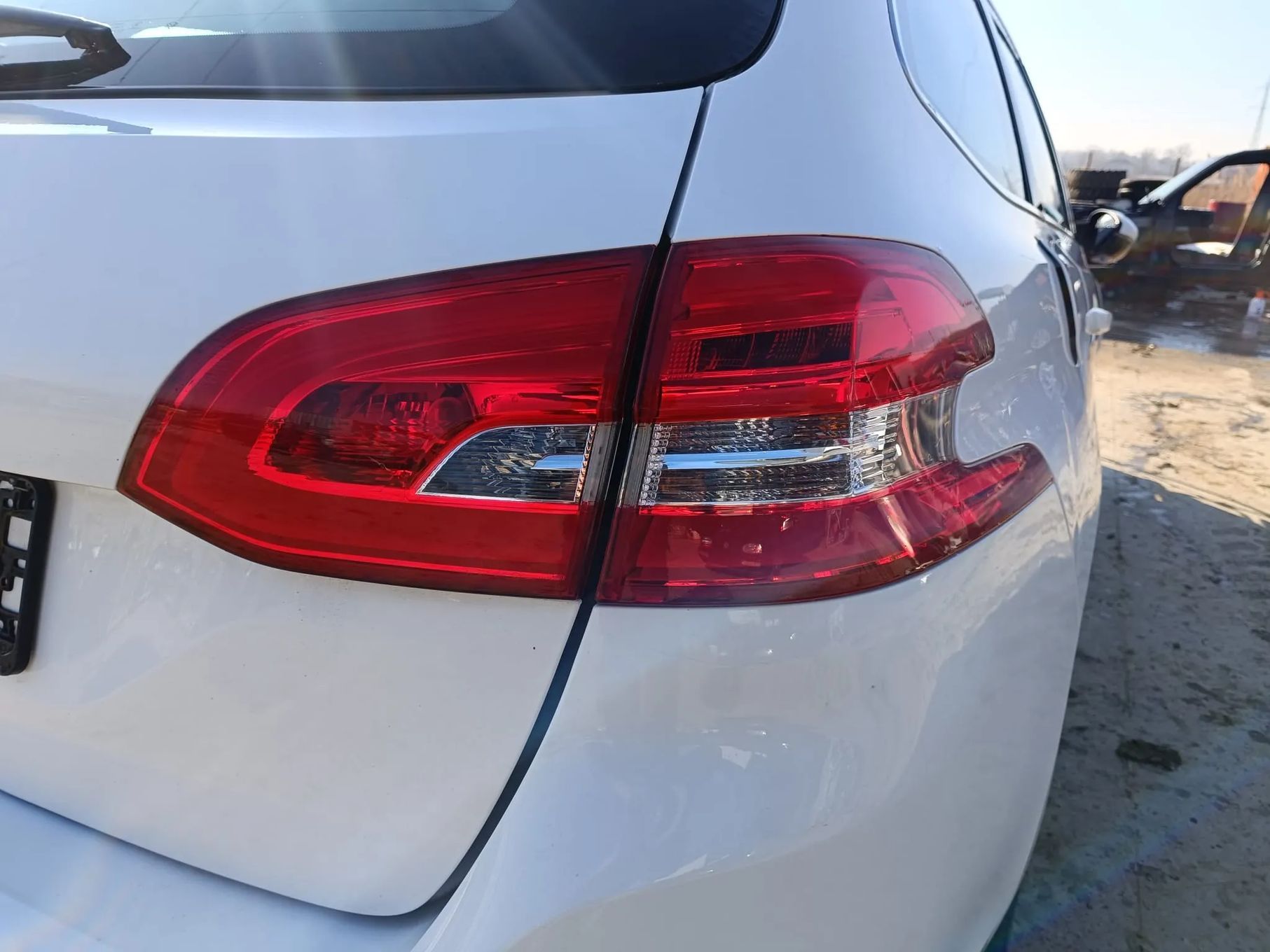 Dezmembrari / Dezmembrez Peugeot 308 1.6 DV6FC cutie automata culoare EWP - VOPSEA ALBA BANQUISE