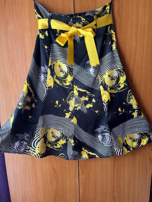 Fustă mătase nouă mărime 38