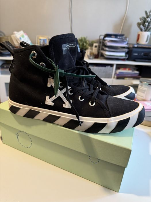 Off white vulcanized