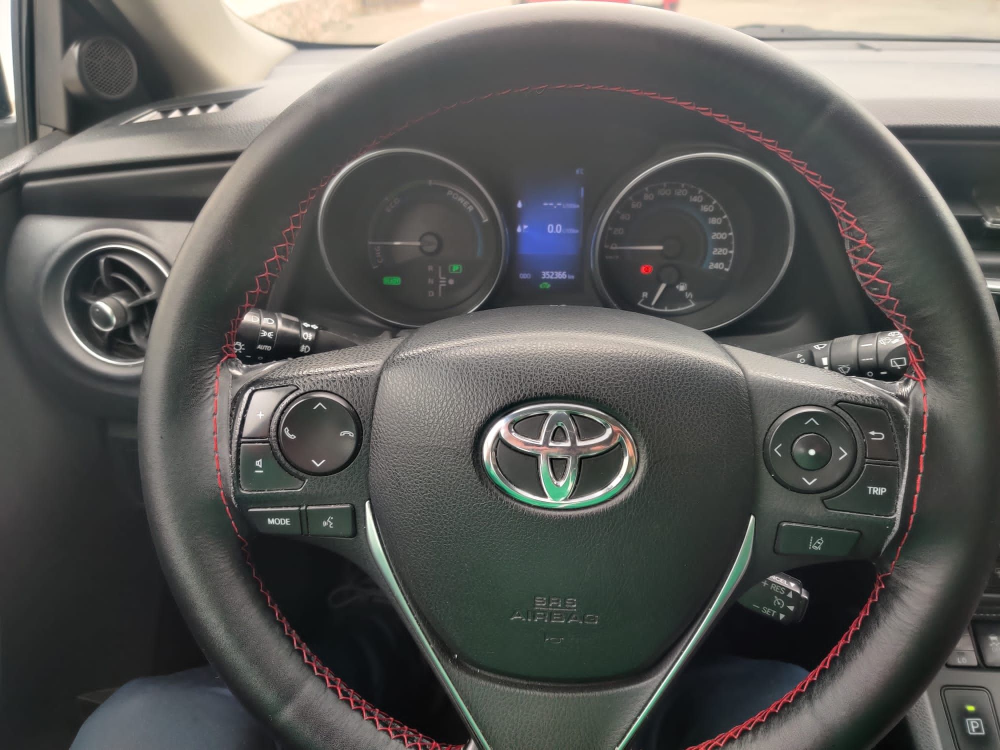 Vând Toyota auris hibrid 2017