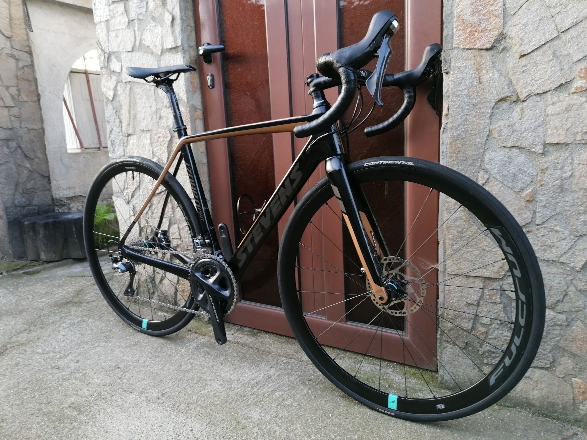 Шосеен STEVENS Carbon, Shimano Ultegra R8000, 7,7 кг.