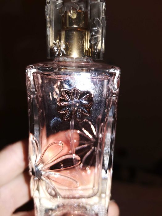 Vând 3 parfumuri de damă plus cadou!!