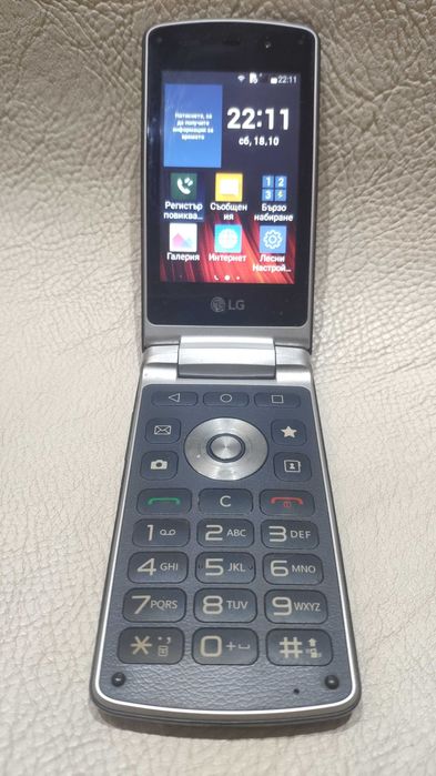 Смартфон със тъч скрийни и копчета модел LG Wine smart
