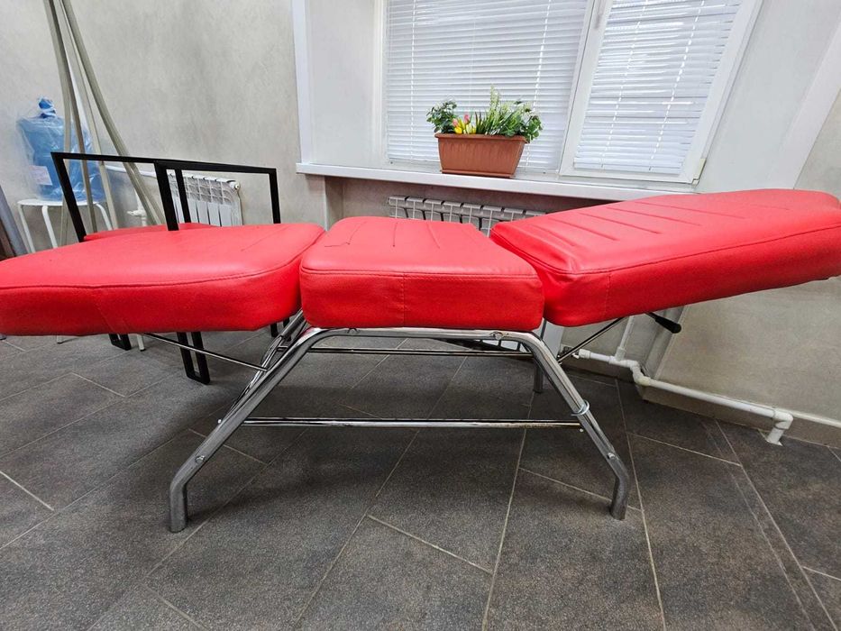 Продается  кресло -кушетка в отличном состоянии .