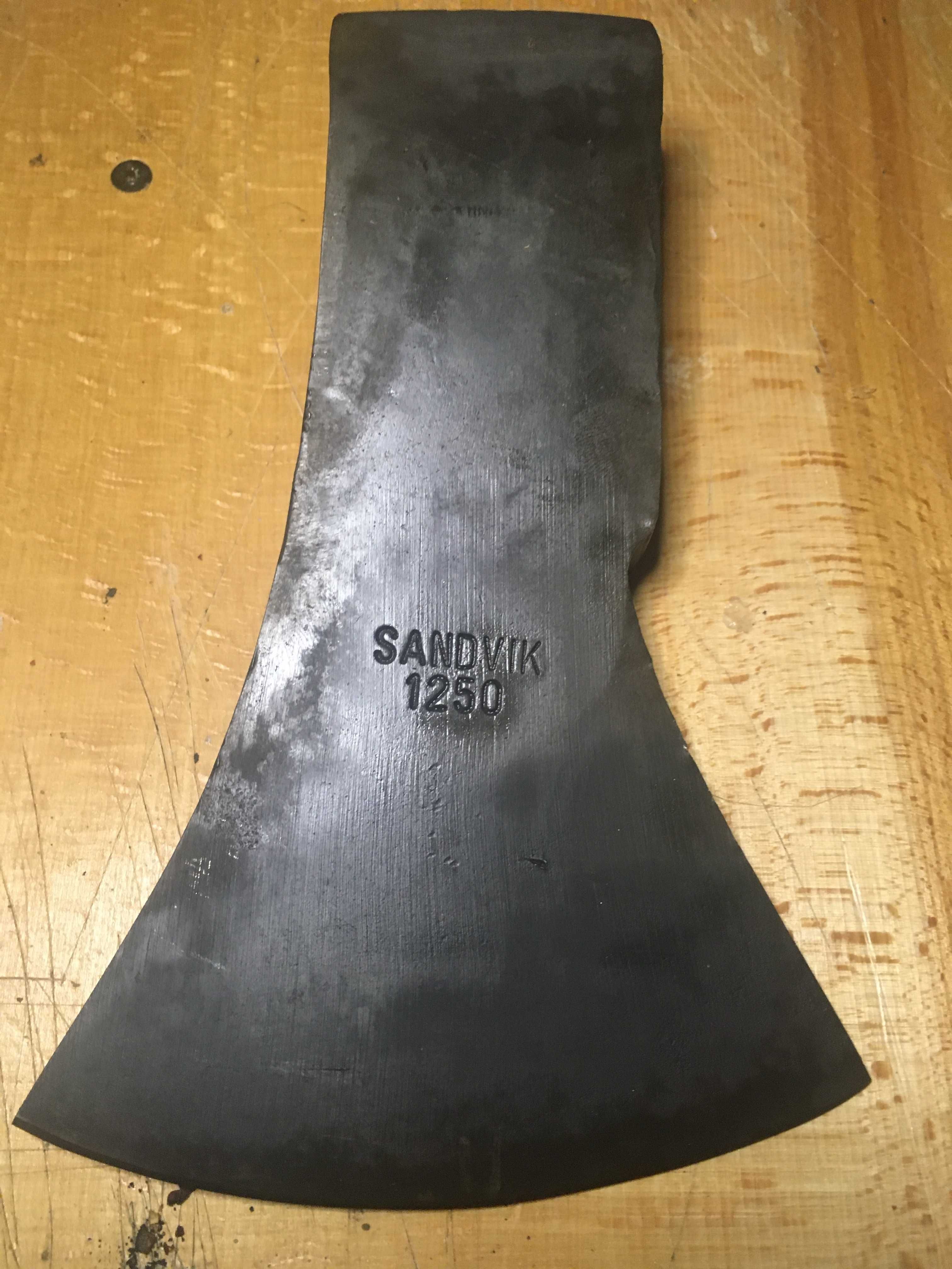 Cap topor suedez Sandvik 1250 gr