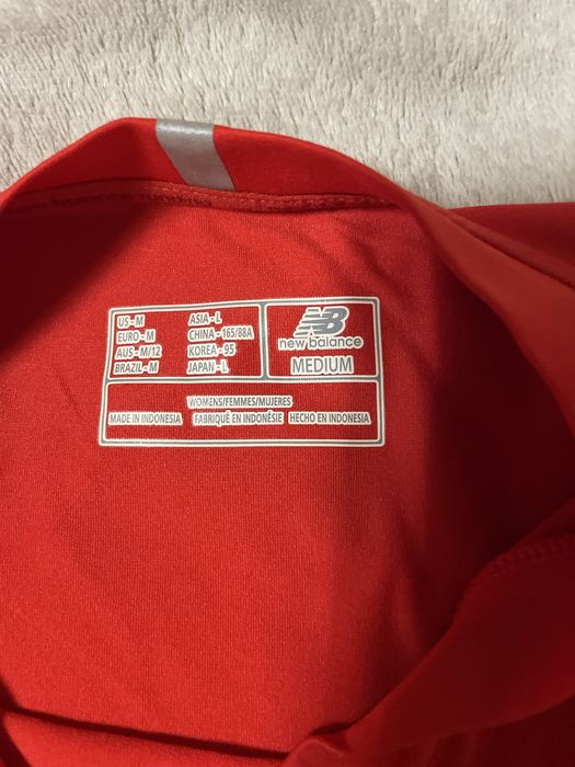 New balance- тениска