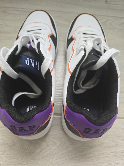 Adidasi Gap 42 super 110 RON