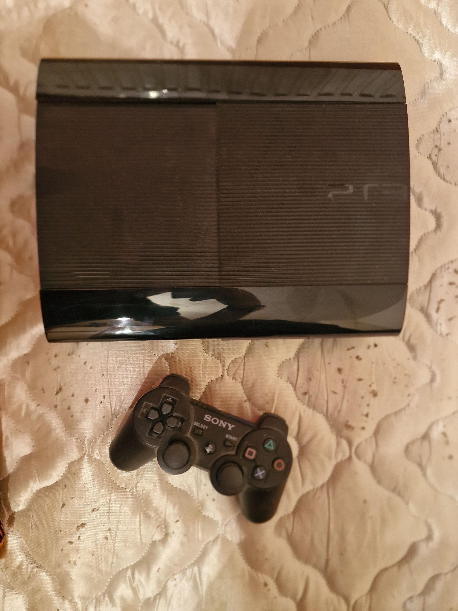 Playstation 3 Slim + 6 игри и dualshock 3