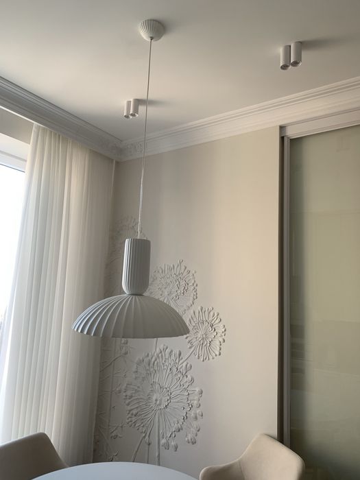 Продам люстру , материал гипс